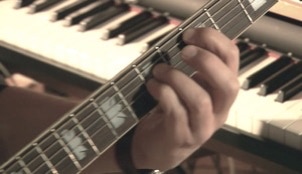 Harry Tietjen an der Gitarre Videodreh Portrait